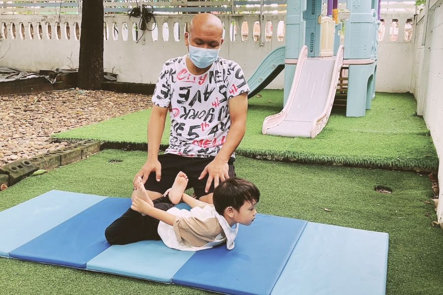 น้องธีร์ เรียนโยคะเด็ก